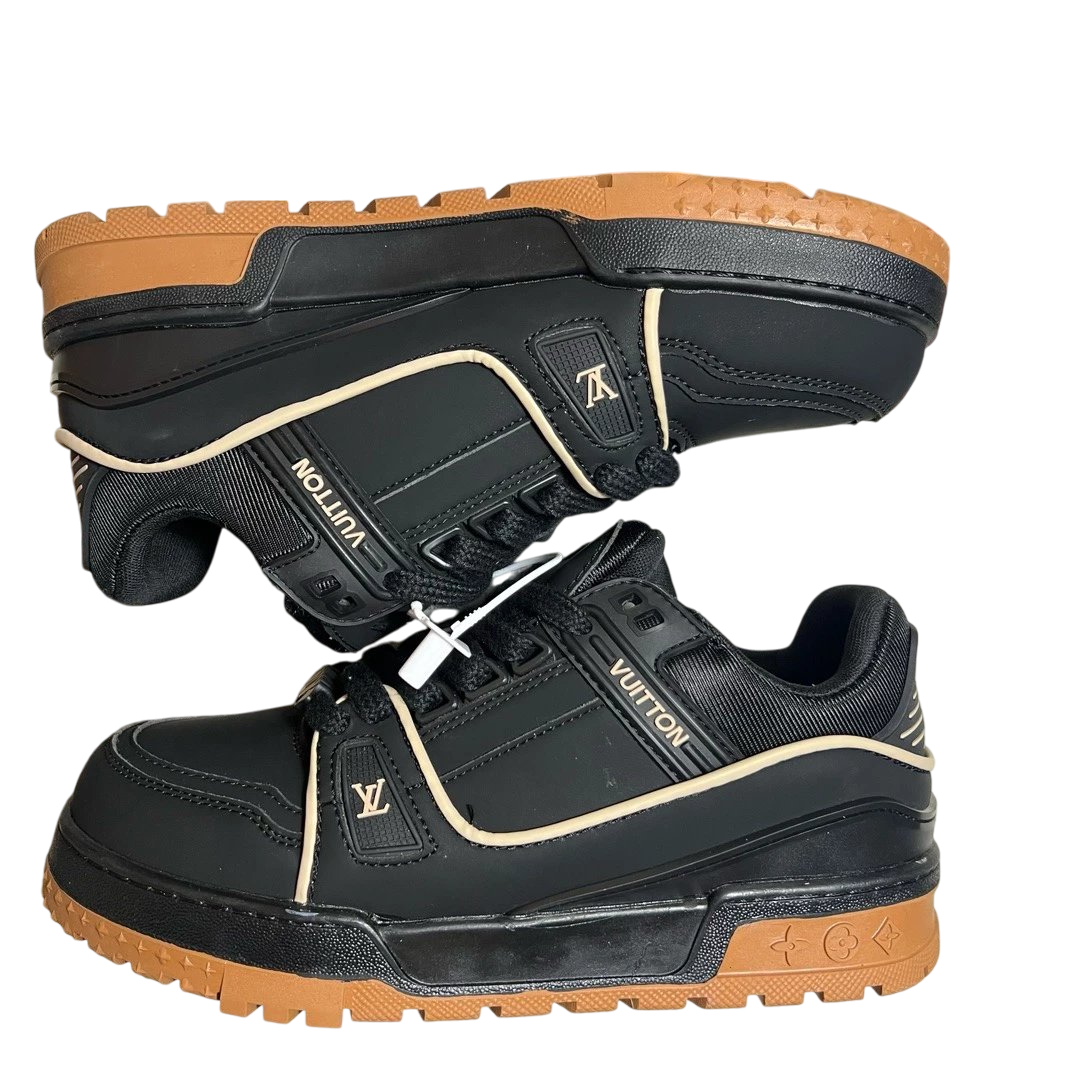 LV SUEDE SNEAKERS size 42