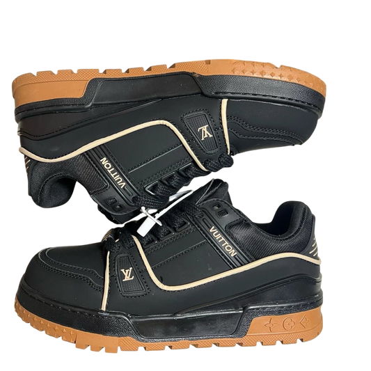 LV SUEDE SNEAKERS size 42